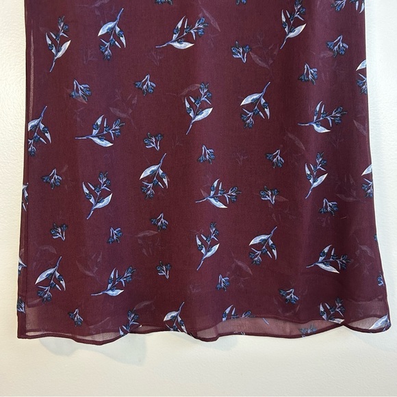 CAbi Icy Floral Burgundy Sleeveless V-neck Flowy Blouse/Tank Size XS - Picture 10 of 11